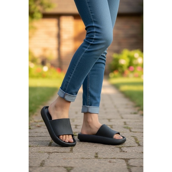 STYLUS Shoes - NWT STYLUS Womens 7 M Black Slides Sandals Textured‎ Strap Contoured Footbed